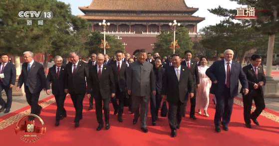 김정은 국무위원장이 지난 9월 3일 중국 베이징 천안문 광장에서 열린 제2차 세계대전 승전 80주년 열병식 행사에 참석했다. [사진 중국 CC-TV]