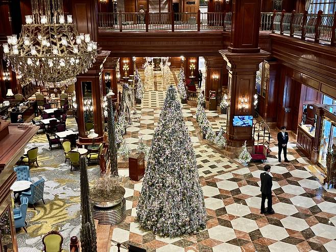 Lobby of Grand Mercure Imperial Palace Seoul Gangnam during the Christmas season [LEE JIAN]