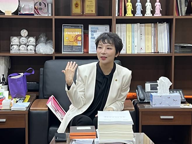 서지연 부산시의회 의원이 쿠키뉴스와 인터뷰 하고 있다. 신대현 기자