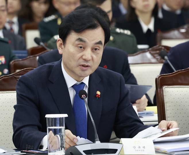 안규백 국방부 장관이 18일 서울 용산구 국방부에서 열린 국방부·국가보훈부 업무보고에서 업무보고를 하고 있다. 연합뉴스