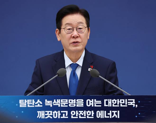 이재명 대통령이 17일 정부세종컨벤션센터에서 열린 기후부(기상청)·원안위 업무보고에서 발언하고 있다. / 사진=연합뉴스