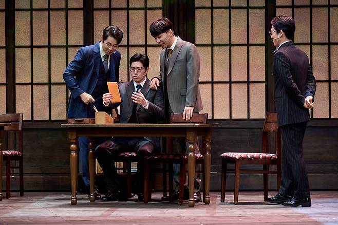 뮤지컬 ‘팬레터’에는 1930년대 실존했던 순수 문학 동인 ‘구인회’를 모티브로 한 ‘7인회’가 등장한다. [라이브㈜]