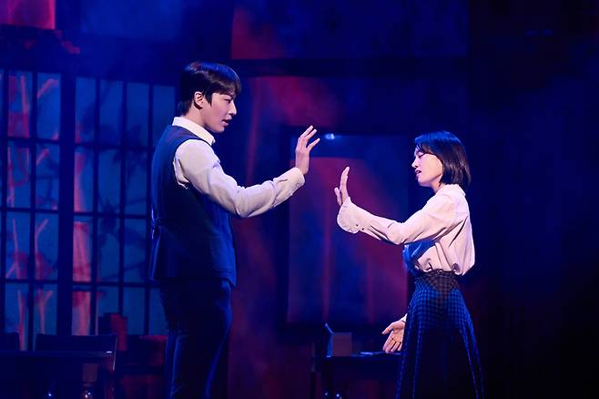 대표 뮤지컬 넘버 ‘거짓이 아니야’의 한 장면. 정세훈의 필명에 불과하던 히카루는 이 넘버 이후로 구체적인 인격으로 구성된다. [라이브㈜]