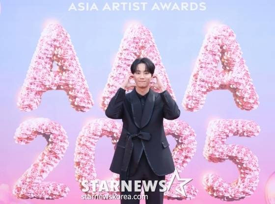 배우 이준영이 6일 가오슝 내셔널 스타디움에서 진행된 스타뉴스 주최 '10주년 아시아 아티스트 어워즈 2025(10th Anniversary Asia Artist Awards 2025, '10주년 AAA 2025') 레드카펫 행사에 참석해 포즈를 취하고 있다.  /2025.12.06 /사진=이동훈 photoguy@