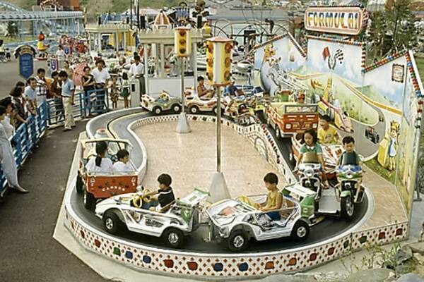 광주 패밀리랜드에서 어린이들로 부터 가장 인기를 끌었던 '개구장이 자동차'. 이용자는 모두 10대로 어린이 27명이 동시에 승차할 수 있는데 레일의 굴곡으로 인해 스피드와 박진감을 만끽 할 수 있었다. 연합뉴스