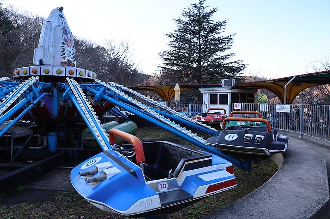 18일 광주 북구 패밀리랜드에서 노후화된 놀이기구로 시민들의 이용이 줄어든 모습이다. 판영석 인턴기자