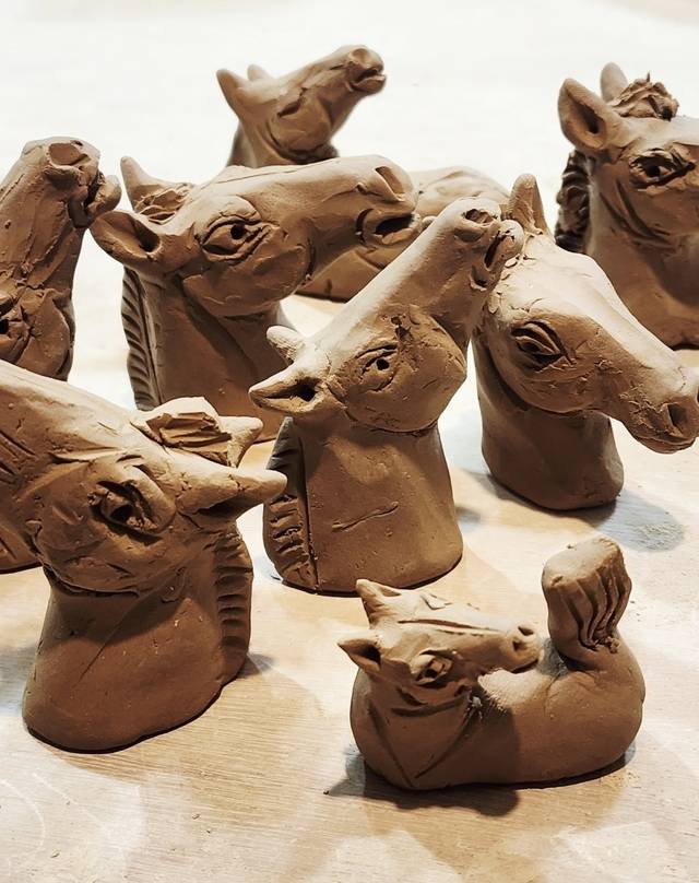 우희경 작,'합창'. 테라코타. 아양아트센터 제공