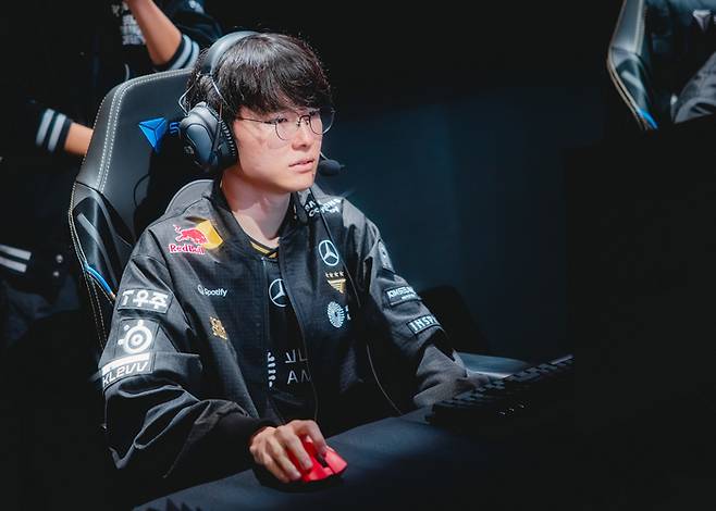 ‘페이커’ 이상혁이 9일(한국시간) 중국 청두 동안호 스포츠파크에서 열린 ‘2025 리그오브레전드 월드챔피언십(롤드컵)’ 결승을 준비하고 있다. 사진 | 라이엇 게임즈