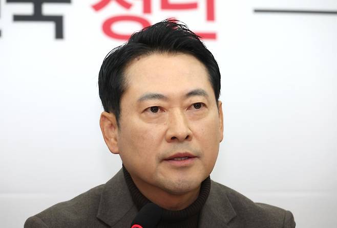 장동혁 국민의힘 대표가 18일 서울 여의도 국회에서 열린 최고위원회의에서 발언을 하고 있다. 2025.12.18.