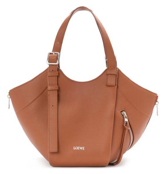 로에베 해먹 플립 백. 블랙, 스쿼럴 브라운, 라이트 고스트 등 4가지 색상으로 클래식 카프 스킨을 사용했다. 사진 로에베