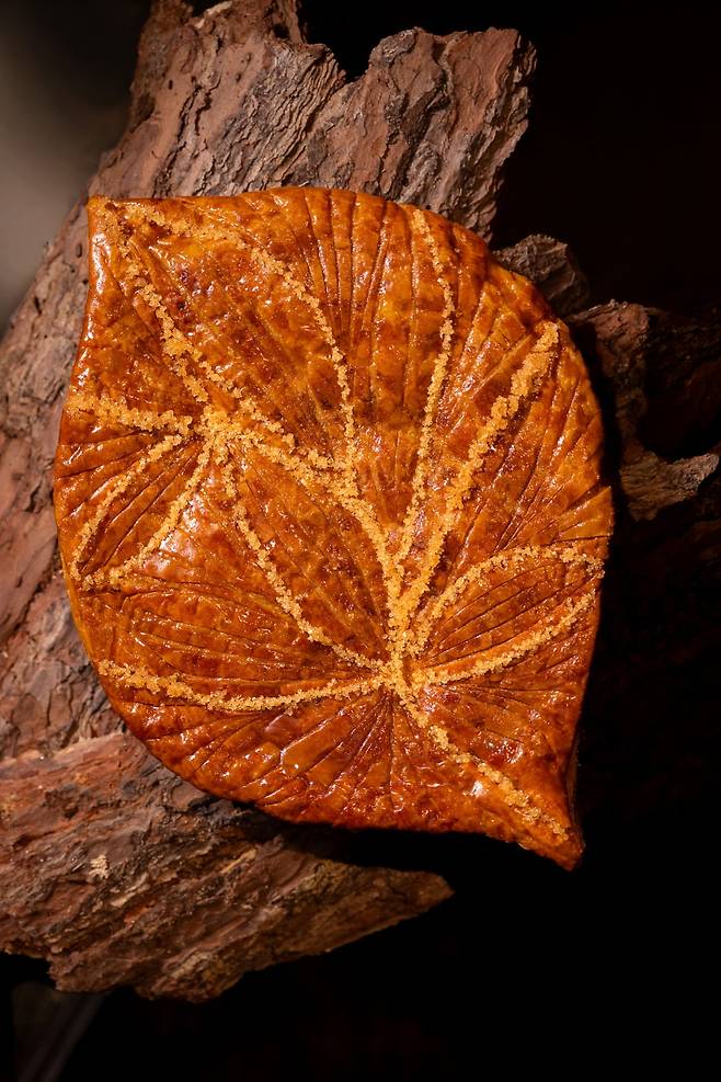 전통 레시피를 바탕으로 식물 모티프를 담은 갈레트 데 루아 / 사진제공. 파크 하얏트 파리 방돔