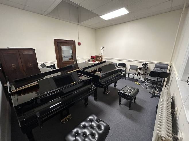 백혜선 NEC 피아노학과장의 강의실 내부 모습. 백혜선 제공.