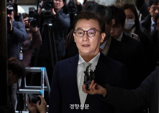 통일교 금품 수수 의혹을 받는 전재수 전 해양수산부 장관이 19일 서울 서대문구 경찰청 국가수사본부에서 피의자 조사를 받기 위해 출석하며 발언하고 있다. 한수빈 기자