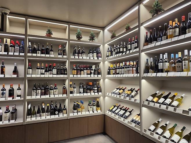 The Wine Collectiv in Bangbae-dong, Seocho-gu, Seoul (Park Yuna/The Korea Herald)