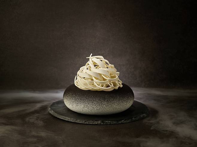 The Shilla Hotel's 500,000-won Christmas-edition cake [THE SHILA HOTEL]