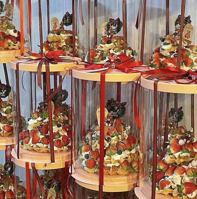 Christmas croffle strawberry cakes from Orangette21 [SCREEN CAPTURE]