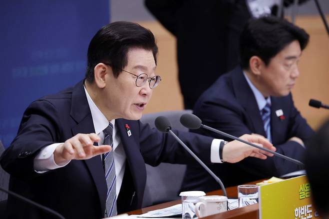 President Lee Jae Myung speaks during a policy briefing by the Ministry of Foreign Affairs and the Ministry of Unification at the government complex annex in Jongno District, central Seoul, on Dec. 19. [JOINT PRESS CORPS]