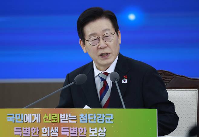 이재명 대통령이 지난 18일 서울 용산구 국방부에서 열린 국방부·국가보훈부 업무보고에서 발언하고 있다. 연합뉴스