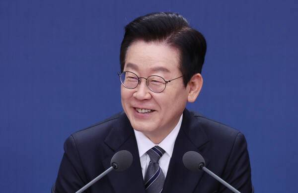 이재명 대통령이 19일 정부서울청사 별관에서 열린 외교부(재외동포청)·통일부 업무보고에서 발언하고 있다. 연합뉴스