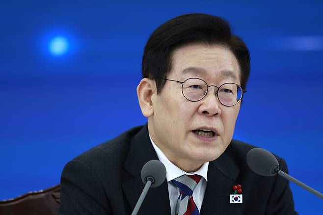 이재명 대통령이 지난 18일 서울 용산구 국방부에서 열린 국방부·국가보훈부 업무보고에서 발언하고 있다. [대통령실통신사진기자단]