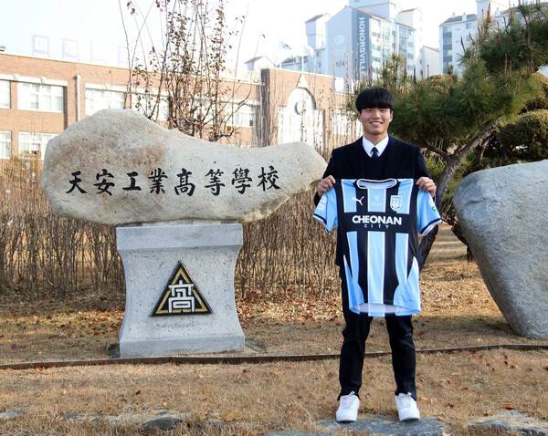 천안시티FC, '유스 출신' 우정연 재계약.(사진제공=천안시티FC)