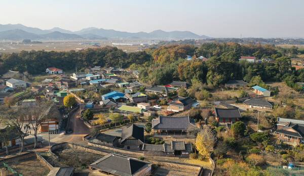 국사암과 국암사 주변 풍경. 마을이 도선국사, 최지몽 등 옛사람의 이야기를 간직하고 있다.