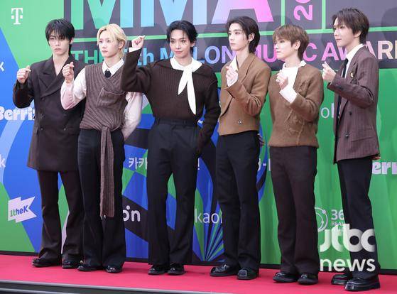 20일 오후 서울 고척스카이돔에서 2025 멜론 뮤직 어워드 레드카펫 행사가 열렸다. 그룹 보이넥스트도어가 포토타임을 갖고 있다. 박세완 엔터뉴스팀 기자 park.sewan@jtbc.co.kr