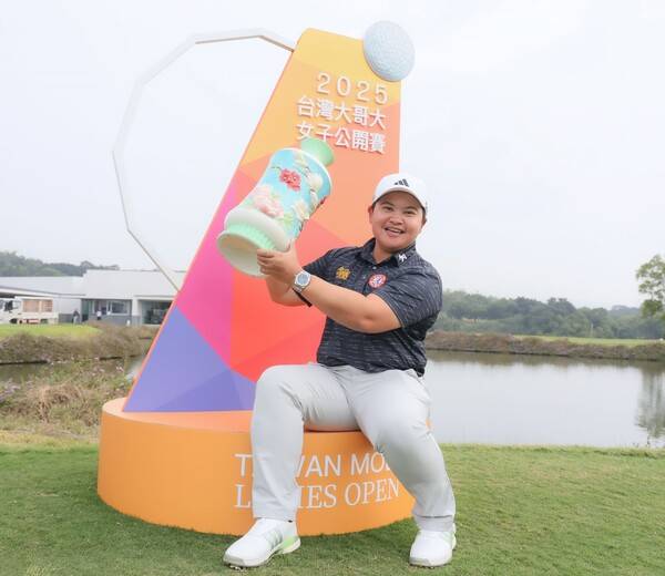 한국여자프로골프(KLPGA) 2부 투어 동계 시즌 'KLPGA 2025-26 드림 윈터투어' 중 첫 대회인 대만 모바일 레이디스 오픈 우승을 차지한 빳차라쭈딴 콩끄라판(태국). 사진제공=TLPGA (사진을 무단으로 사용하지 마십시오.)