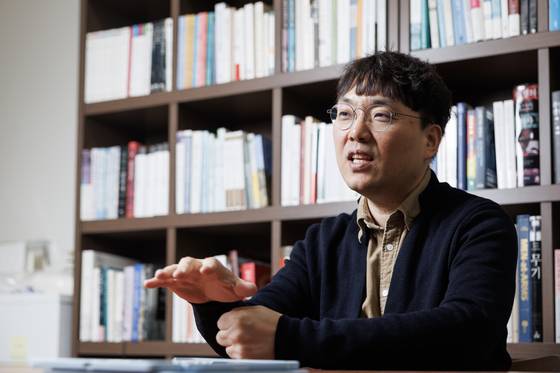 기경량 가톨릭대 교수는 “『환단고기』를 앞세운 사이비 역사학이 고대사를 왜곡해 왔으며, 일부 정치인들도 이에 동조했다”고 말했다. 김정훈 기자