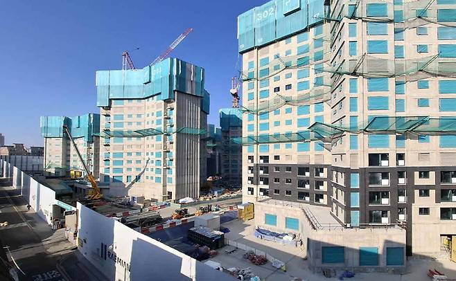 서울 서초구 방배동 방배6구역 재건축 단지인 ‘래미안원페를라’ 공사 현장. (매경DB)