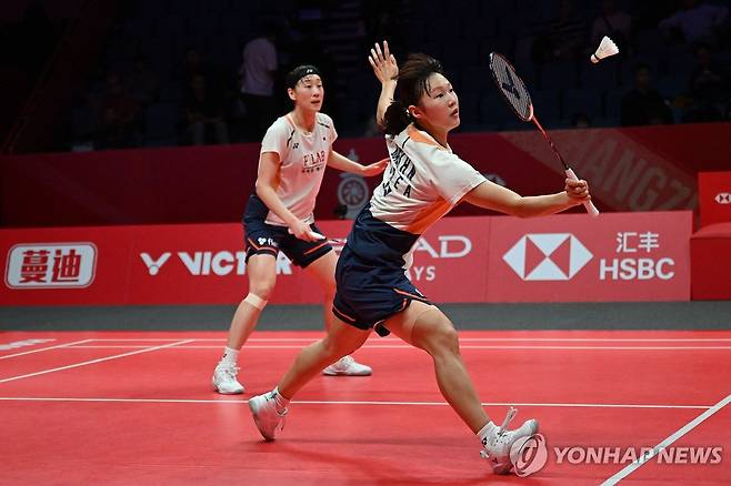 백하나(오른쪽)와 이소희(왼쪽)의 경기 장면 [AFP=연합뉴스]