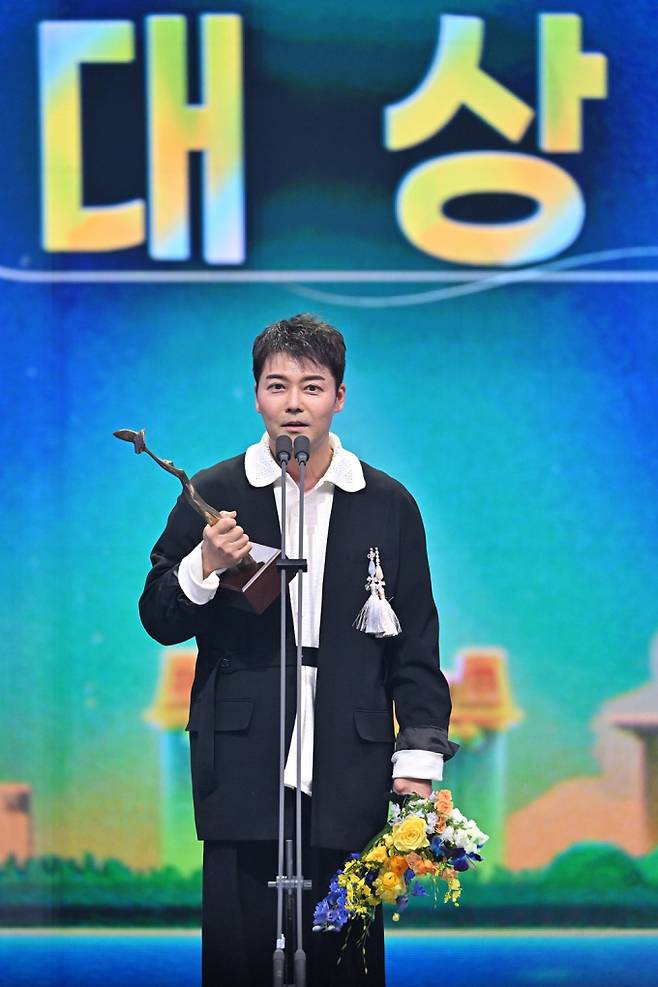 ‘2025 KBS 연예대상’ 전현무 첫 대상 영예
