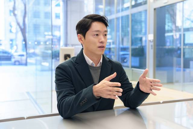 김용휘 토스뱅크 머신러닝 조직(Machine Learning Department) 리더가 디지털타임스와 인터뷰에 응하고 있다. [토스뱅크 제공]