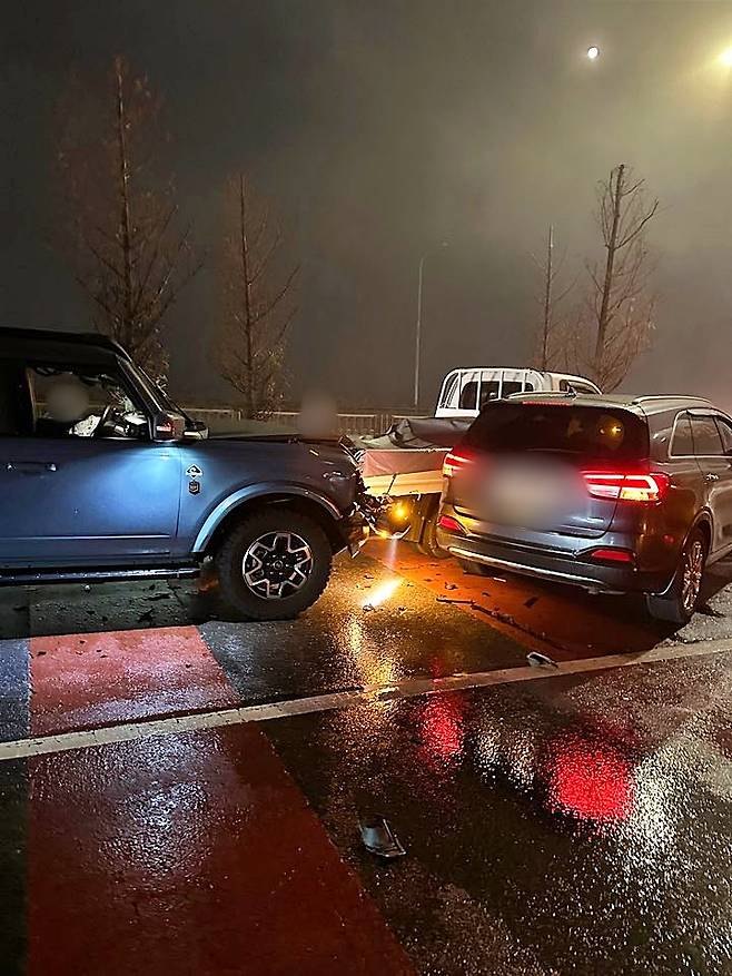 지난 1월 경기 고양시 자유로 파주방향 구산IC 부근에서 도로 결빙(블랙아이스)으로 추정되는 44중 추돌사고가 발생했다. 뉴스1