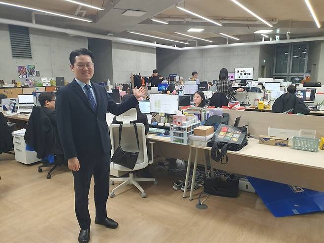 이기진 이사가 B2B 사업본부 업무 내용을 소개하고 있다. 윤현주 기자