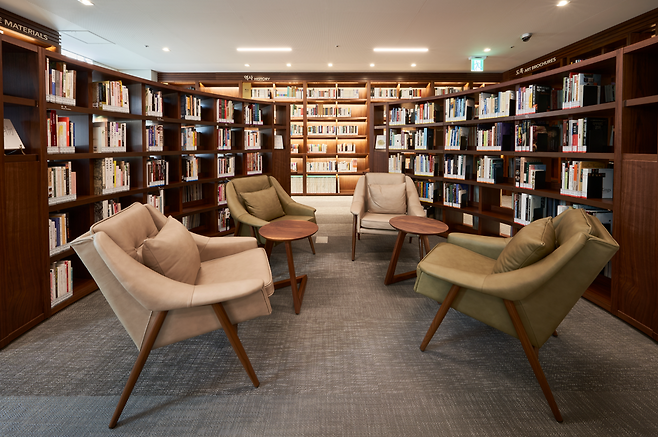 Library at Seoul Museum of Craft Art (SeMoCA)