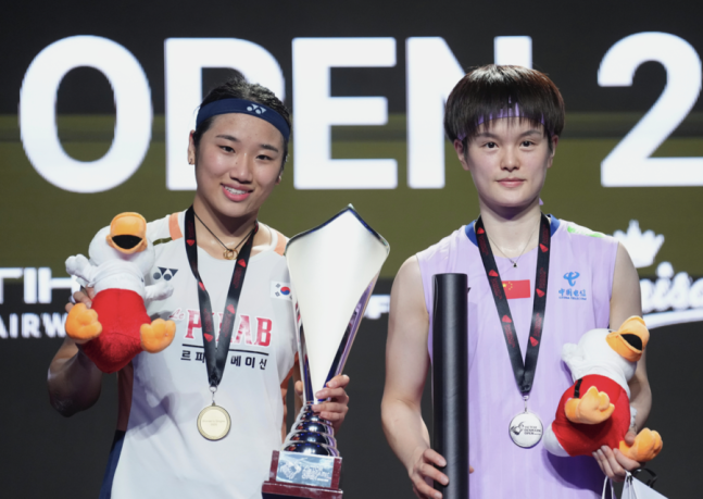 ▲ 왕즈이는 안세영 상대로 아주 약하다. 통산 19차례 맞붙어 4승 15패로 안세영을 벽처럼 느낀다. 특히 올해는 7번만 만나 모두 안세영에게 졌다. 그런데 1년 전 바로 월드투어 파이널에서는 왕즈이가 이겼던 기억이 있어 눈길을 끈다. ⓒ연합뉴스/EPA