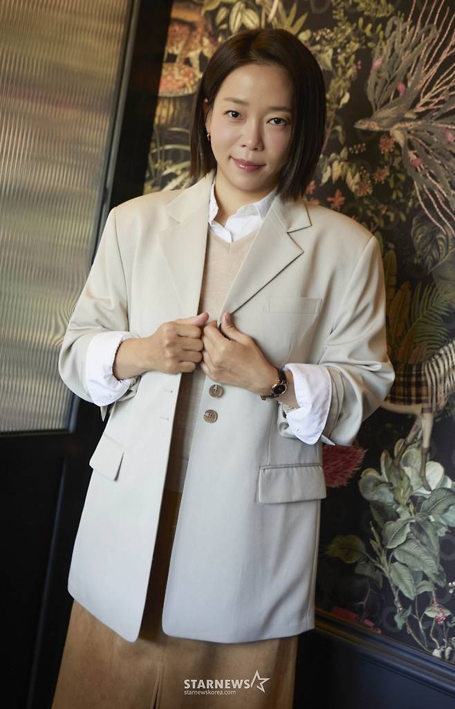 쿠팡플레이 '자매다방' 정이랑이 9일 진행된 라운드 인터뷰를 위해 포즈를 취하고 있다. /사진제공=쿠팡플레이 2025.12.09 /사진=이동훈 photoguy@