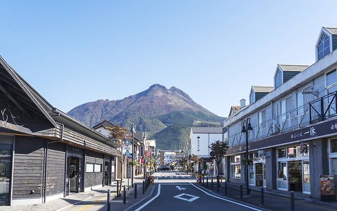유후인의 매력을 가장 잘 보여주는 유노츠보 거리. GETTYIMAGES