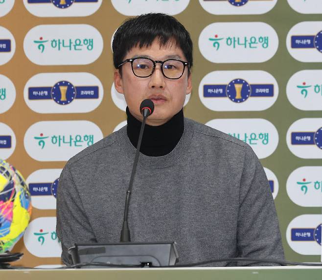 K리그2 수원삼성 지휘봉을 잡는 것이 유력한 이정효 광주FC 감독, 사진=연합뉴스