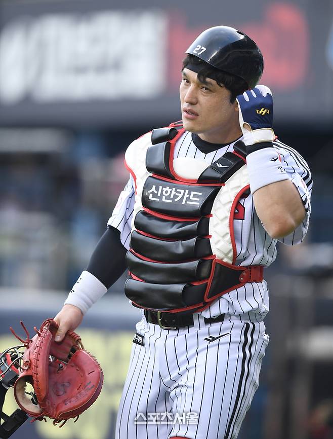 LG 포수 박동원이 29일 서울 잠실구장에서 열린 2025 KBO리그 KT와 경기를 위해 그라운드로 들어가고 있다. 잠실 | 최승섭기자 thunder@sportsseoul.com