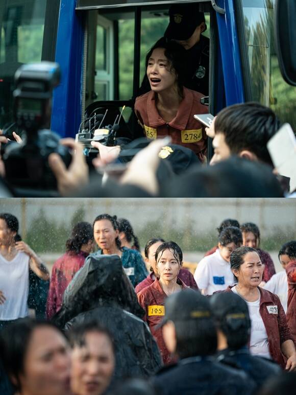 전도연은 "이 시간을 즐기면서 해보자는 마음이 커서 지치지 않고 연기를 할 수 있는 것 같다"고 전했다. /넷플릭스