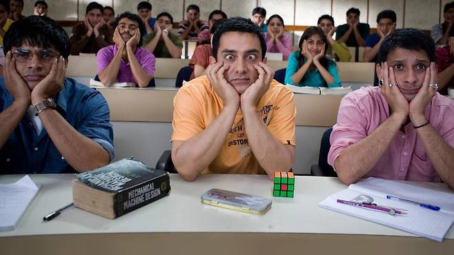 영화 속 장면 중 하나. 영화 세 얼간이 갈무리