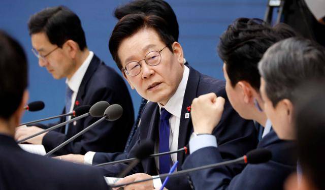 이재명 대통령이 16일 세종 정부세종컨벤션센터에서 열린 보건복지부 업무보고에서 발언하고 있다. 세종=왕태석 선임기자