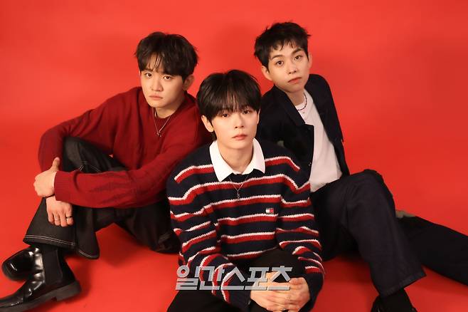 밴드 루시가 10일 오후 서울 중구 순화동 KG타워에서 진행된 일간스포츠와의 열말맞이 인터뷰에 앞서 포즈를 취하고 있다. 서병수 기자 qudtn@edaily.co.kr /2025.12.10/