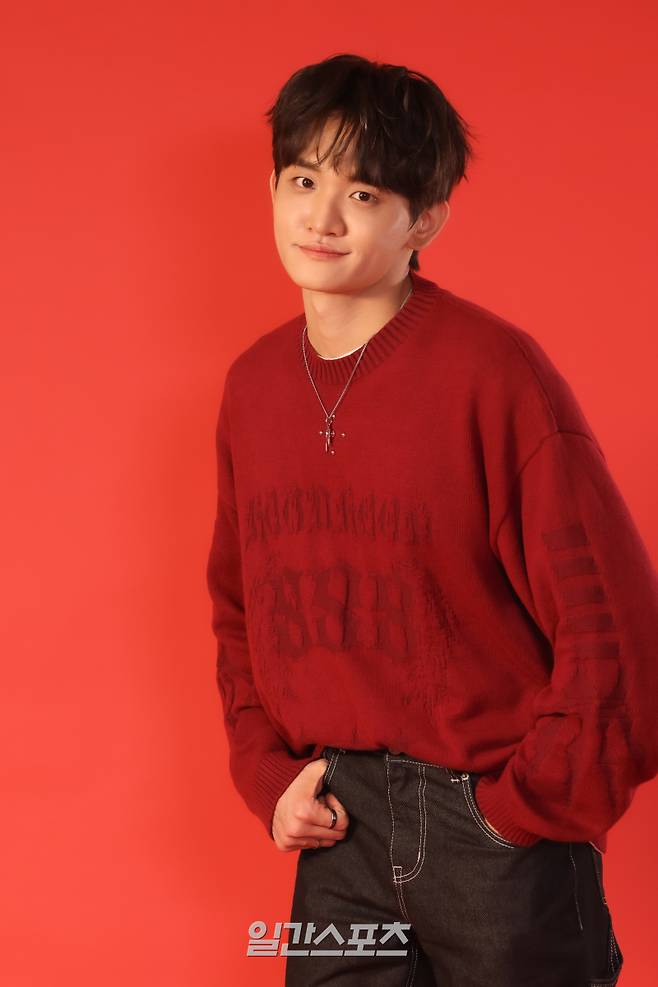 밴드 루시 조원상이 10일 오후 서울 중구 순화동 KG타워에서 진행된 일간스포츠와의 열말맞이 인터뷰에 앞서 포즈를 취하고 있다. 서병수 기자 qudtn@edaily.co.kr /2025.12.10/