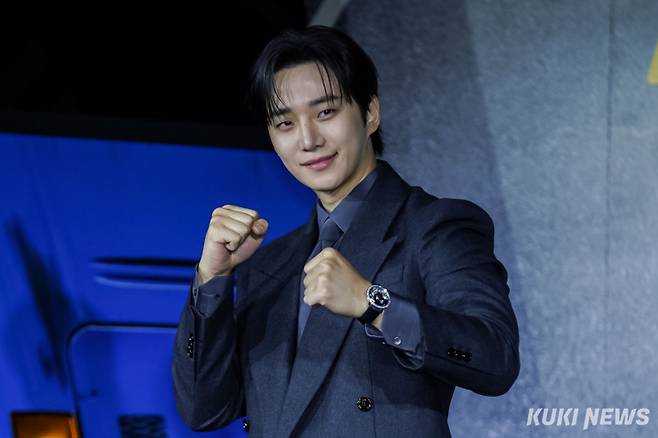 배우 이준호가 22일 서울 삼성동 웨스틴 서울 파르나스에서 열린 넷플릭스 시리즈 ‘캐셔로’ 제작발표회에서 포즈를 취하고 있다. 유희태 기자