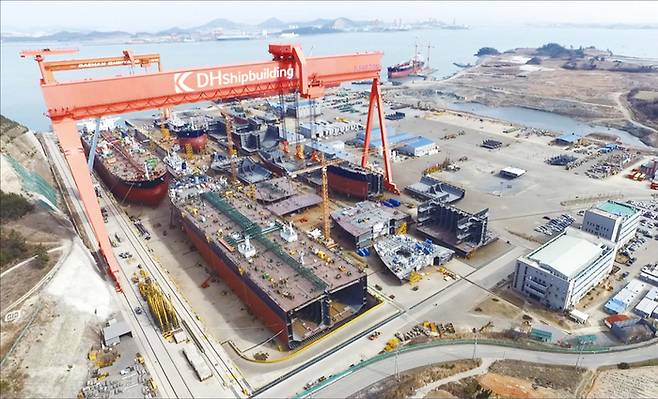 중형 조선사들로 수혜가 이어지면서, 한국 조선 업계 전체가 활기를 띠는 모양새다. 사진은 대한조선 전경. (대한조선 제공)