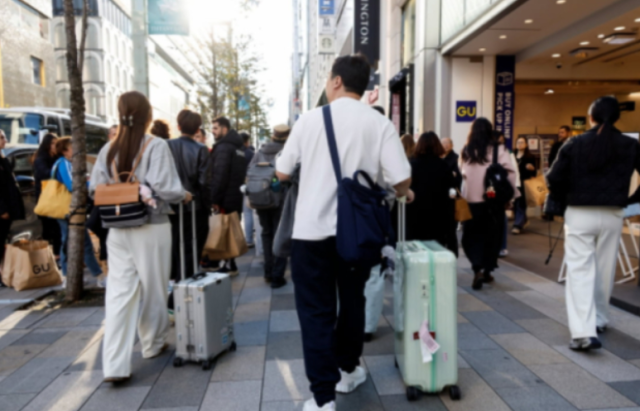 일본 길거리의 관광객들, 연합뉴스