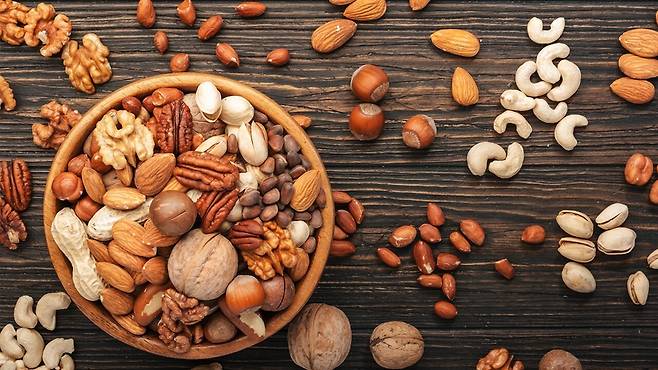 견과류를 간식으로 섭취한 그룹은 단 음식과 패스트푸드에 대한 갈망이 유의미하게 감소했다｜출처: 클립아트코리아